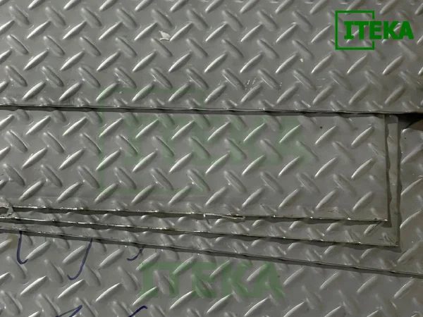 ITEKA chuyên cung cấp các loại tấm inox gân dập nóng và dập nguội