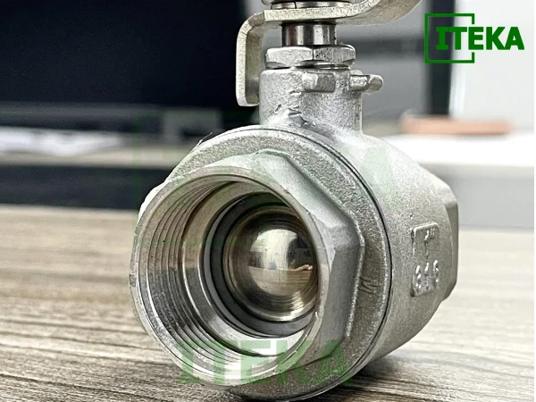 Trạng thái đóng của van bi 2pc nối ren tay gạt